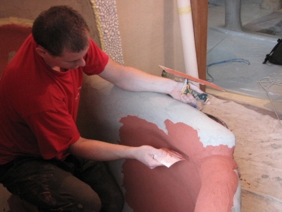 Vrstva Tadelaktu vytvořila finální podobu vany