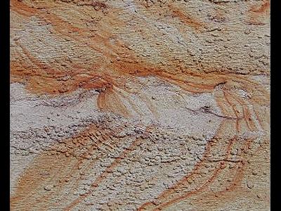 Pískovna Chotěbudice u Veliké Vsi. Křížově zvrstvené jemnozrnné písky s průsaky železa, miocénní stáří (cca 15 mil. let)