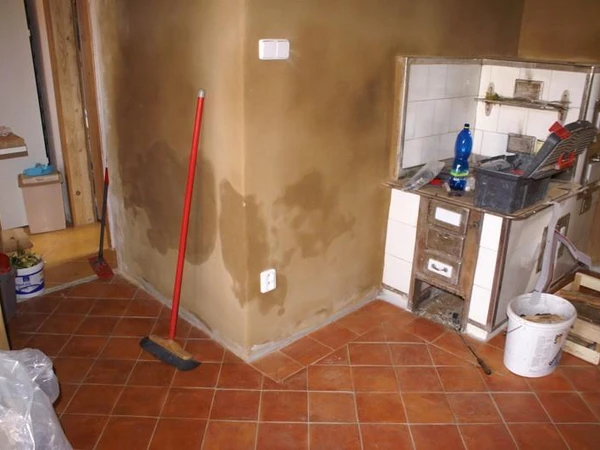 V zimních měsících bývá barevná rozdílnost povrchu nejnižší