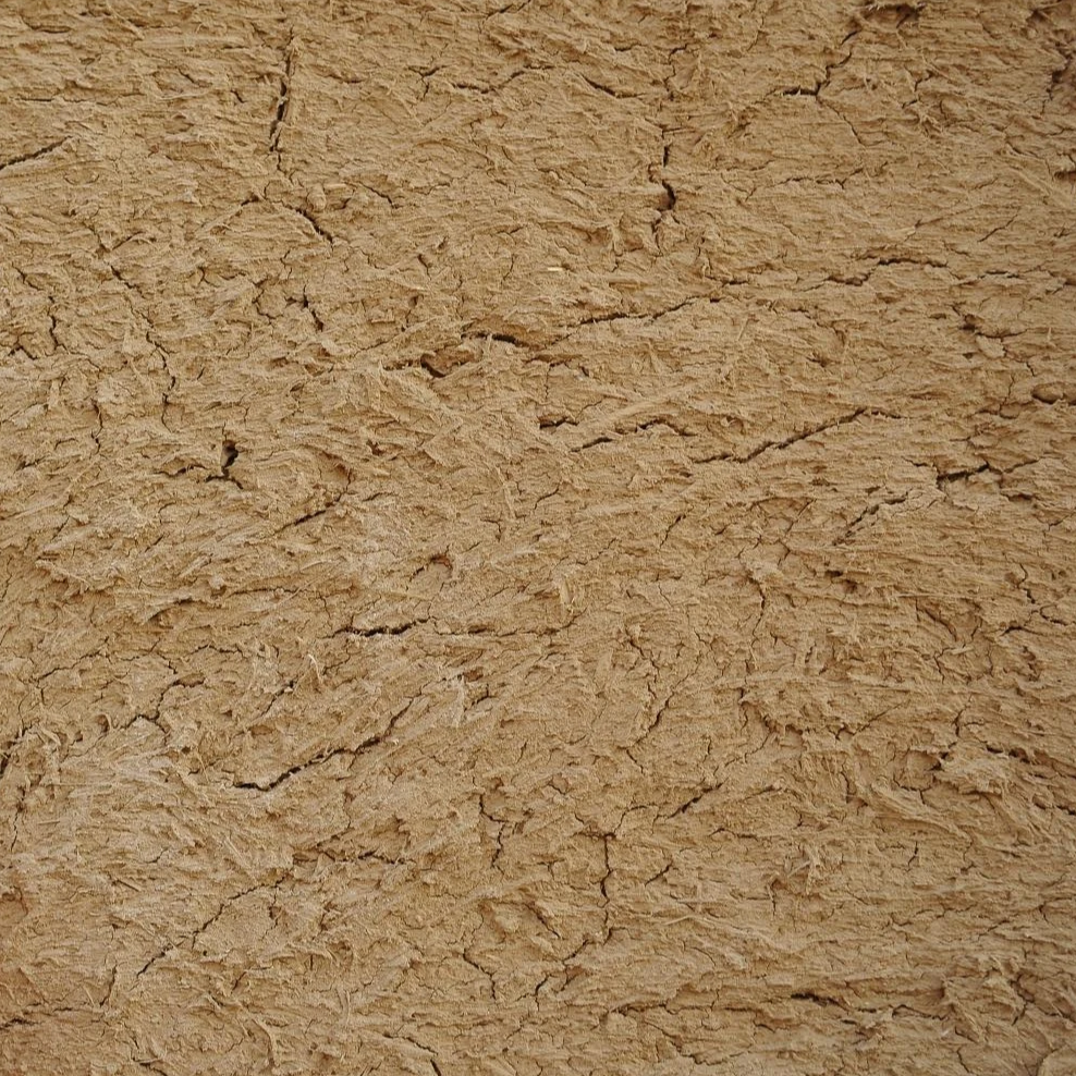 Rekonstrukce starého domu: Barevné fleky na hliněných omítkách, proč vznikají