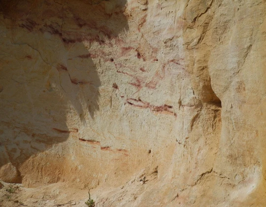 Povrchové naleziště pigmentů u městečka Roussillone